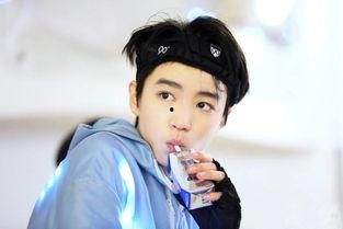 王俊凯肖战最新爆料图片,神秘幕后故事大揭秘！