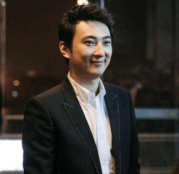 王思聪抱娃爆料者视频,育儿日常引发网友热议 第3张 王思聪抱娃爆料者视频,育儿日常引发网友热议 第3张